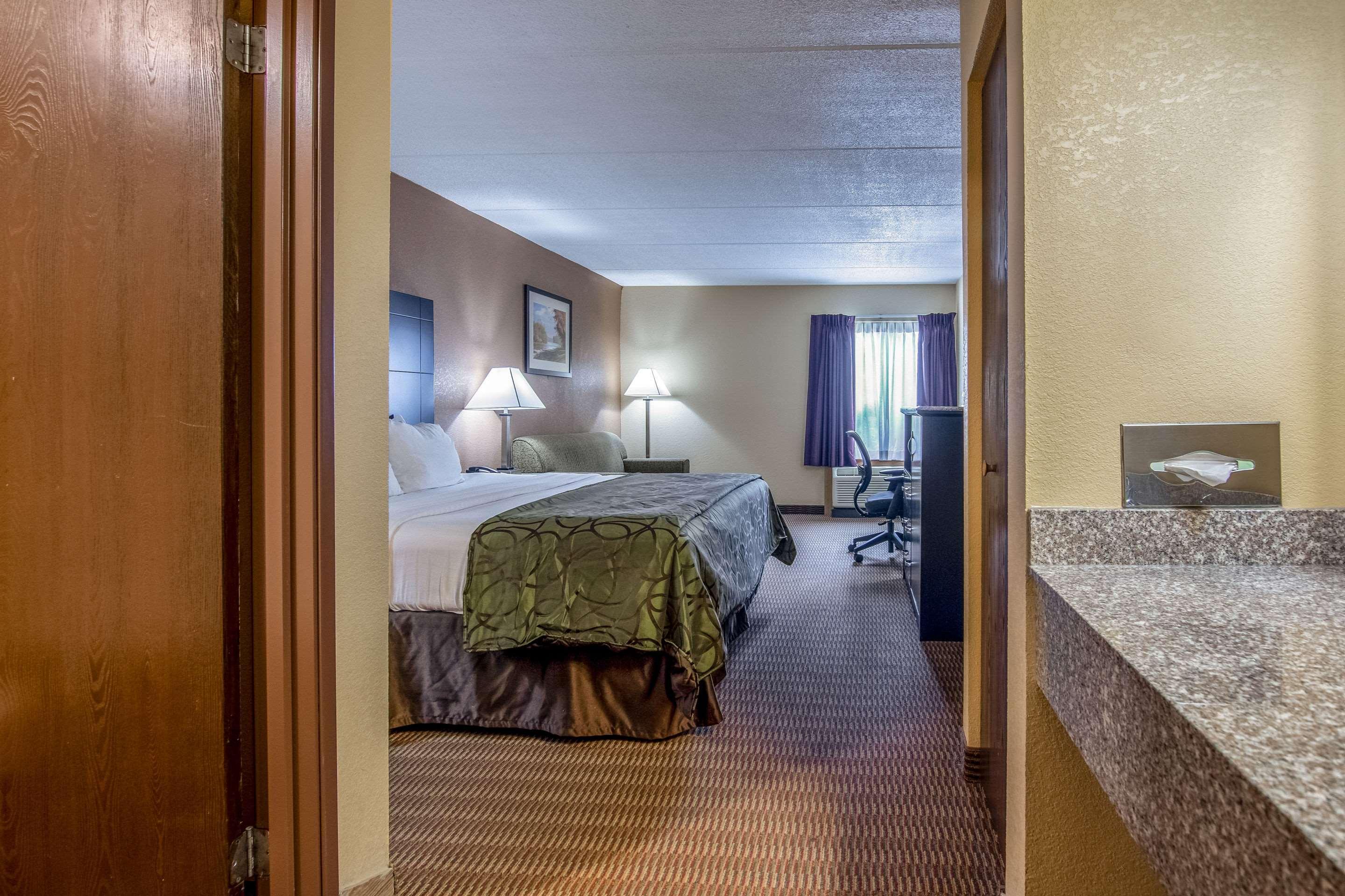 Quality Inn Tully I-81 Экстерьер фото