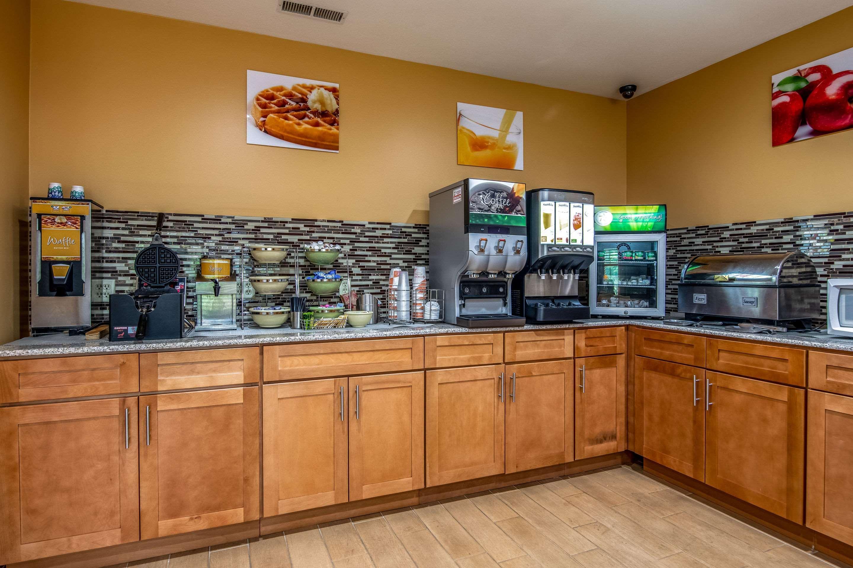 Quality Inn Tully I-81 Экстерьер фото